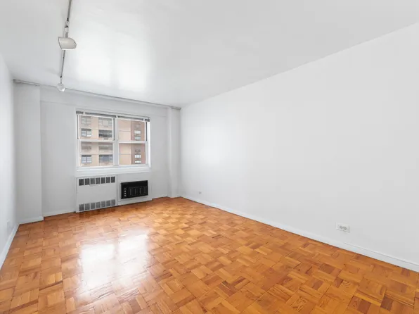 30 West 60th Street image 5 of 16