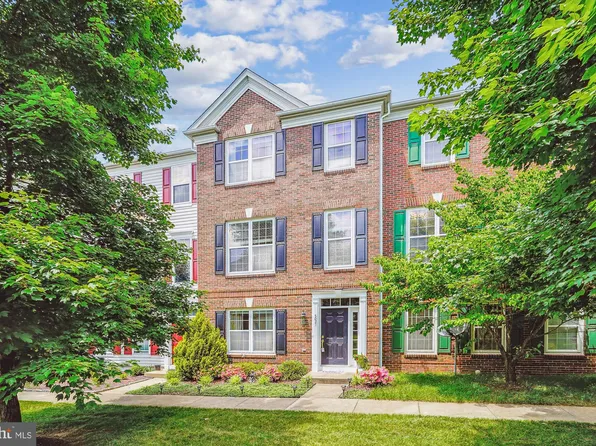 5021 Village Fountain Pl, Centreville, VA 20120