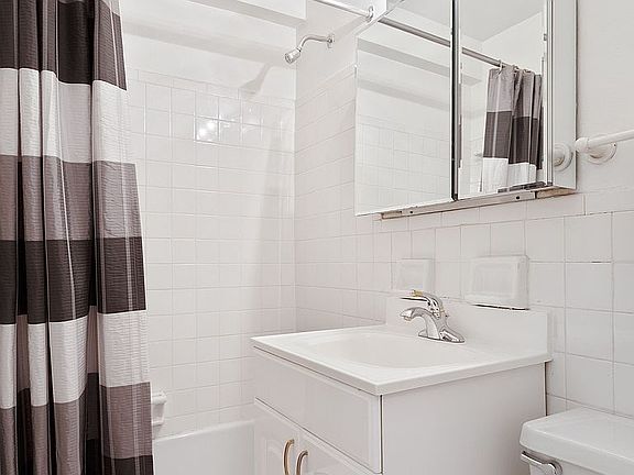 4th image of 333 E 30th St APT 18D