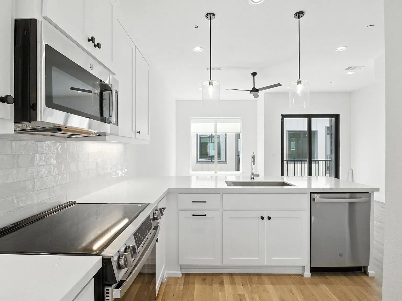 2 bed, 2.5 bath, 1194 sqft, $3,750 — Photo 3