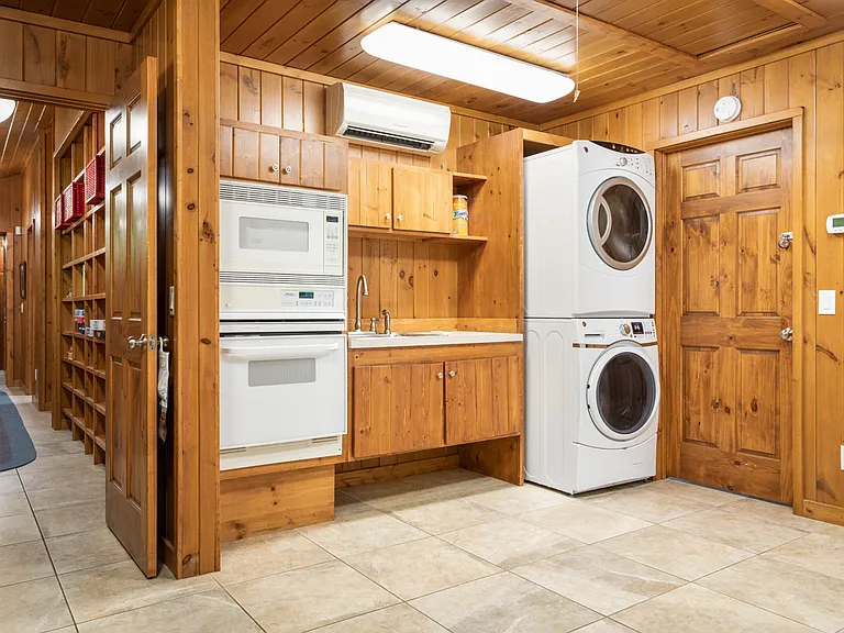 1447 E River Rd — Photo 34