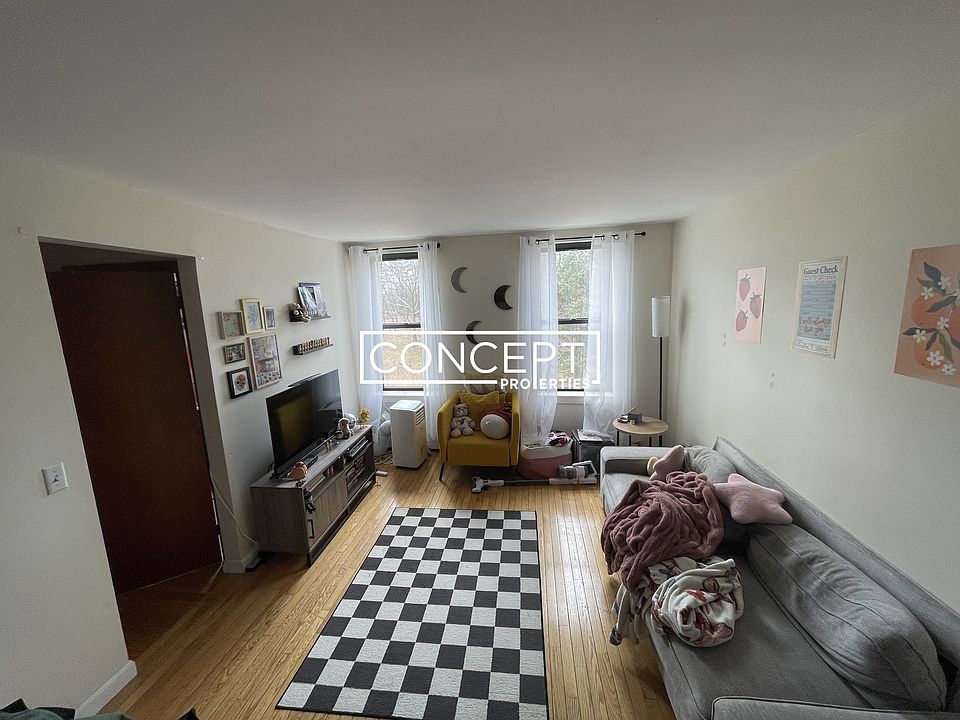 1st image of 1880 Commonwealth Ave #16M