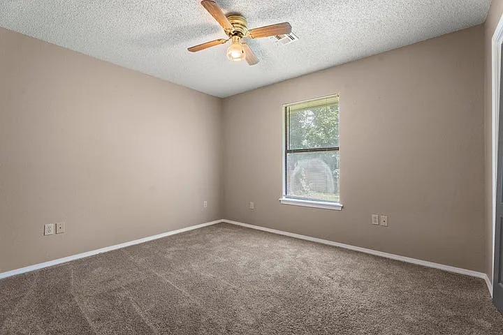 61811 E 313th Rd — Photo 5