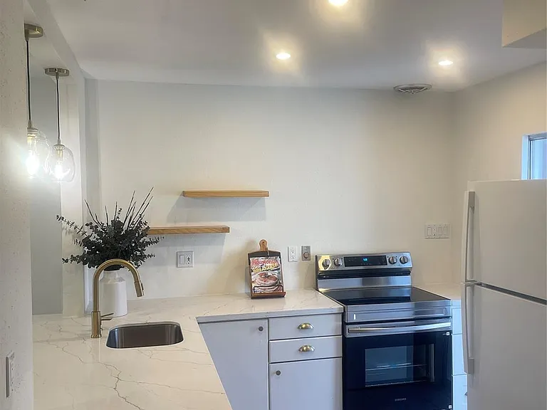 5056 Glenmont Dr — Photo 3