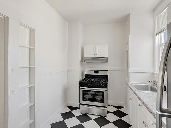 3rd image of 901 Broderick St #11