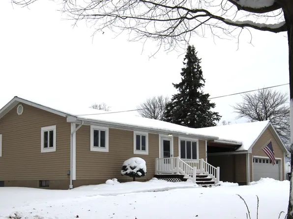 313 N Linden Ave, Fremont, MI 49412