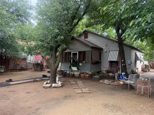 608 E Wichita St, Henrietta, TX 76365