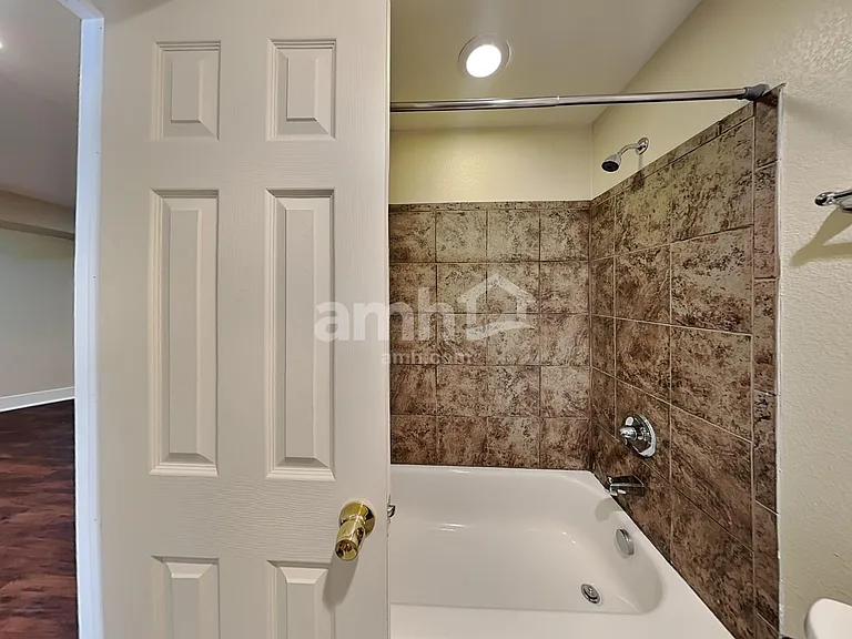13725 Kearney St — Photo 33
