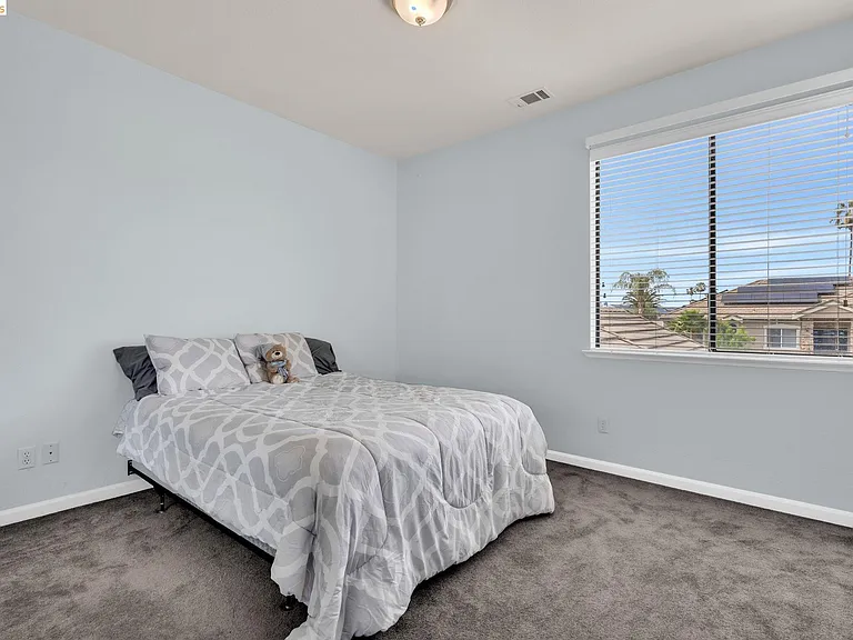 5640 Edgeview Dr — Photo 33