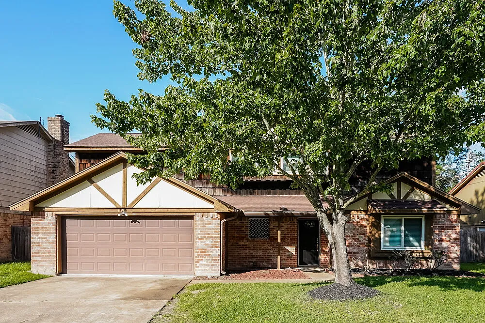 3 bed, 2.5 bath, 2074 sqft, $2,320 — Photo 1