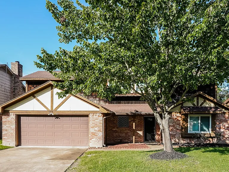 11918 Cottonwood Ln — Photo 1