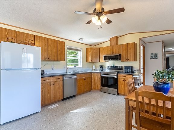 5th image of 1555 Howe Rd #117