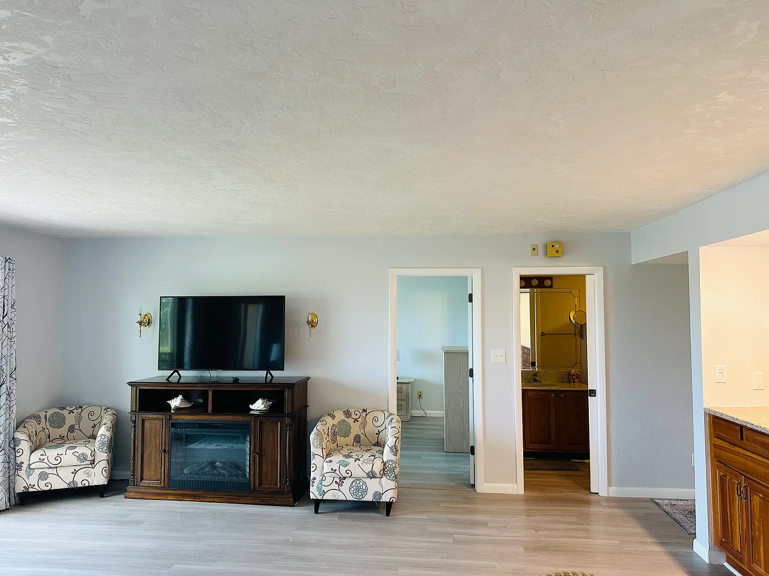 2 bed, 1037 sqft, $1,700 — Photo 4