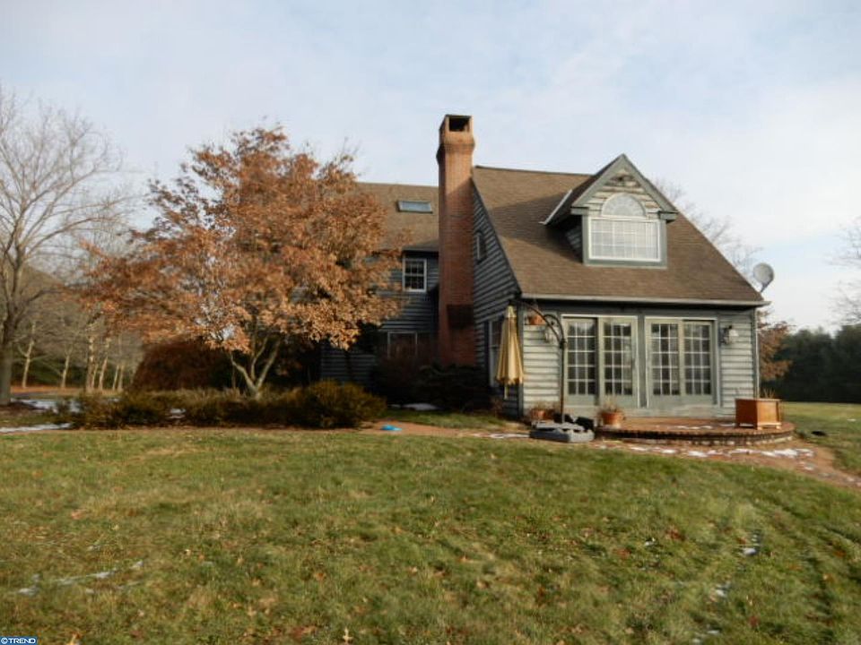 2nd image of 1058 Slotter Rd