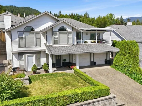 2893 Delahaye Dr, Coquitlam, BC V3B 7A4