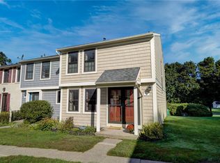 6 Village Trl, Honeoye Falls, NY 14472