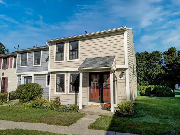6 Village Trl, Honeoye Falls, NY 14472