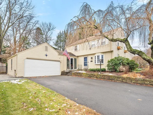 9 Northfield, West Hartford, CT 06107