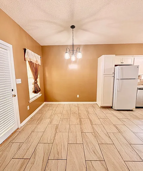 986 Savannah Ln — Photo 11