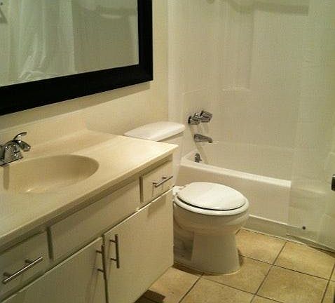 2nd image of 8821 Owensmouth Ave APT 9