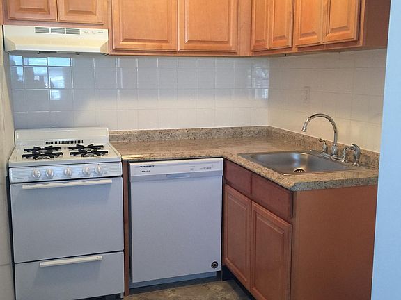 3rd image of 425 Trenton Ave #A