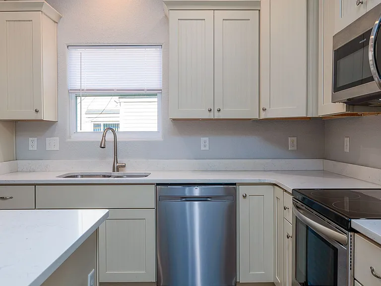 1311 Sunset Dr — Photo 16