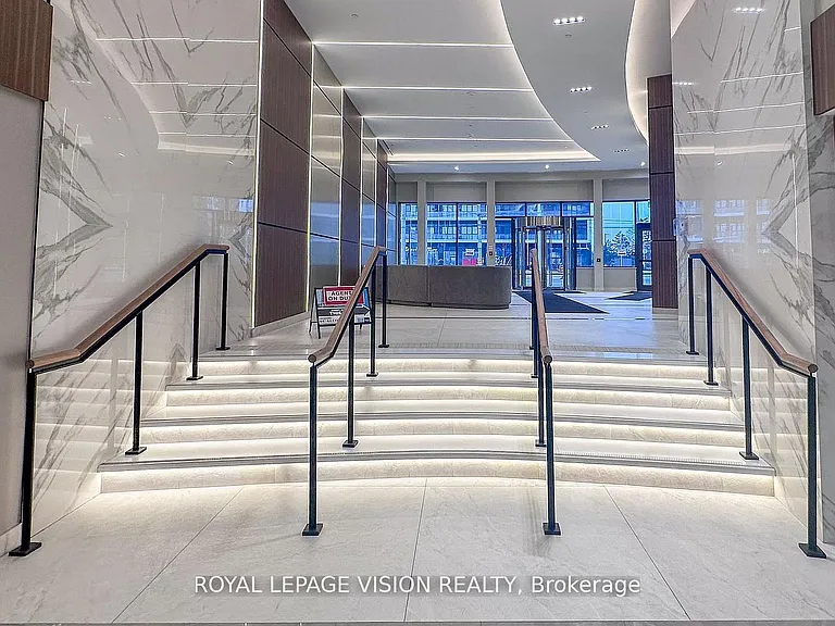 5105 Hurontario St #426 — Photo 27