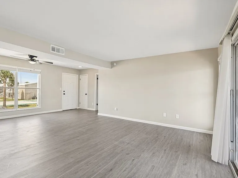12th & Beach Apartments — Photo 62