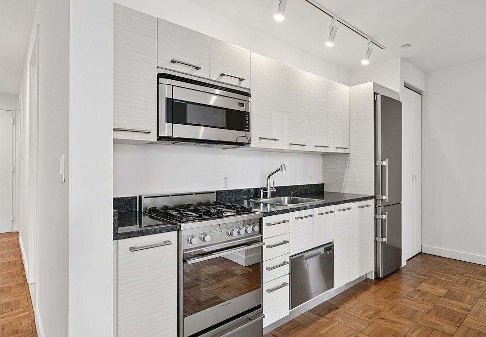 1st image of 20 Exchange Pl APT 3305