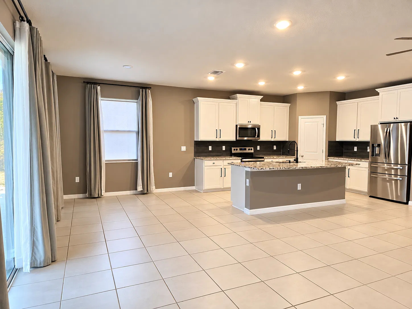 4 bed, 2.5 bath, 2035 sqft, $2,800 — Photo 3
