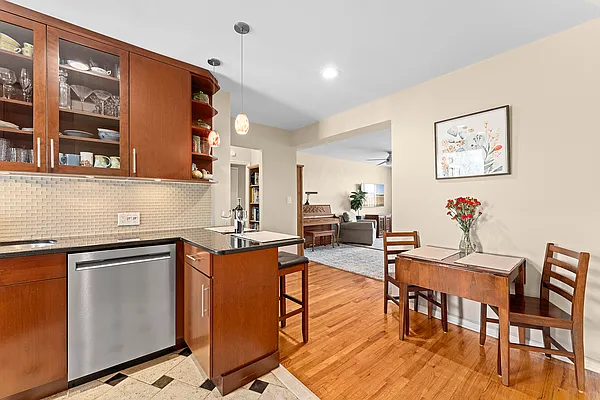 Sold by Compass | media 4