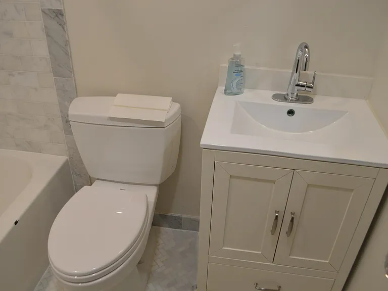 1304 E Capitol St NE #B — Photo 11