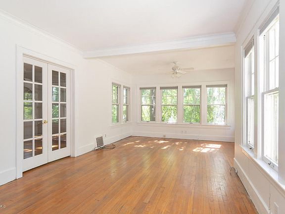 3rd image of 110 Crescent Dr