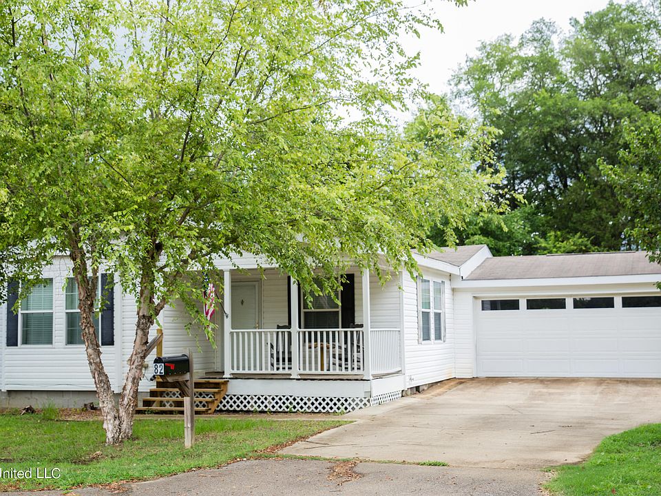 2nd image of 82 Crest Oak Dr