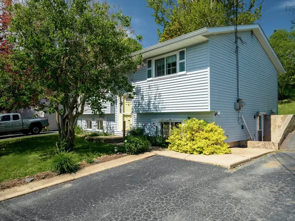 210 Churchill Downs Cir, Halifax, NS B4E 2J7