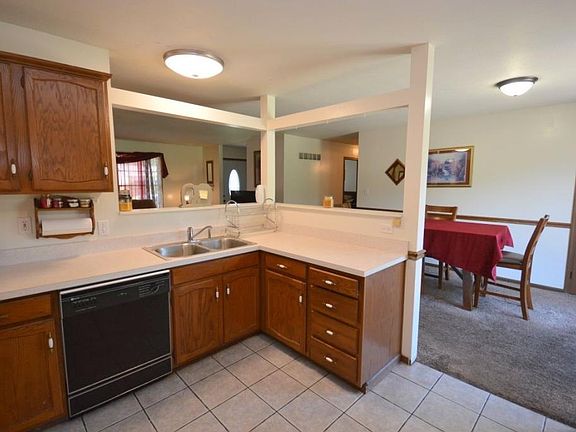 3rd image of 53618 Hyde Park Dr