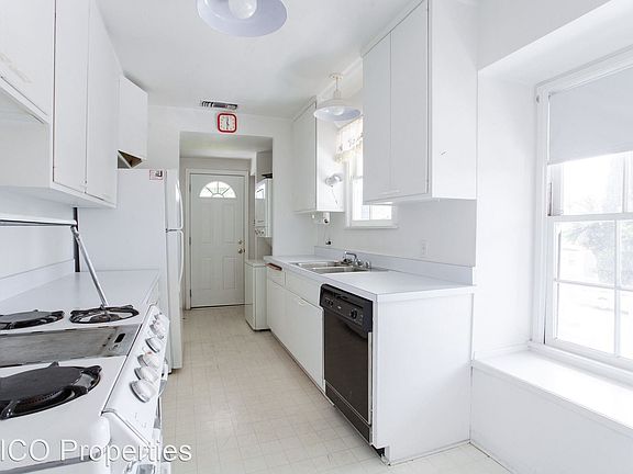 4th image of 1542 Veteran Ave