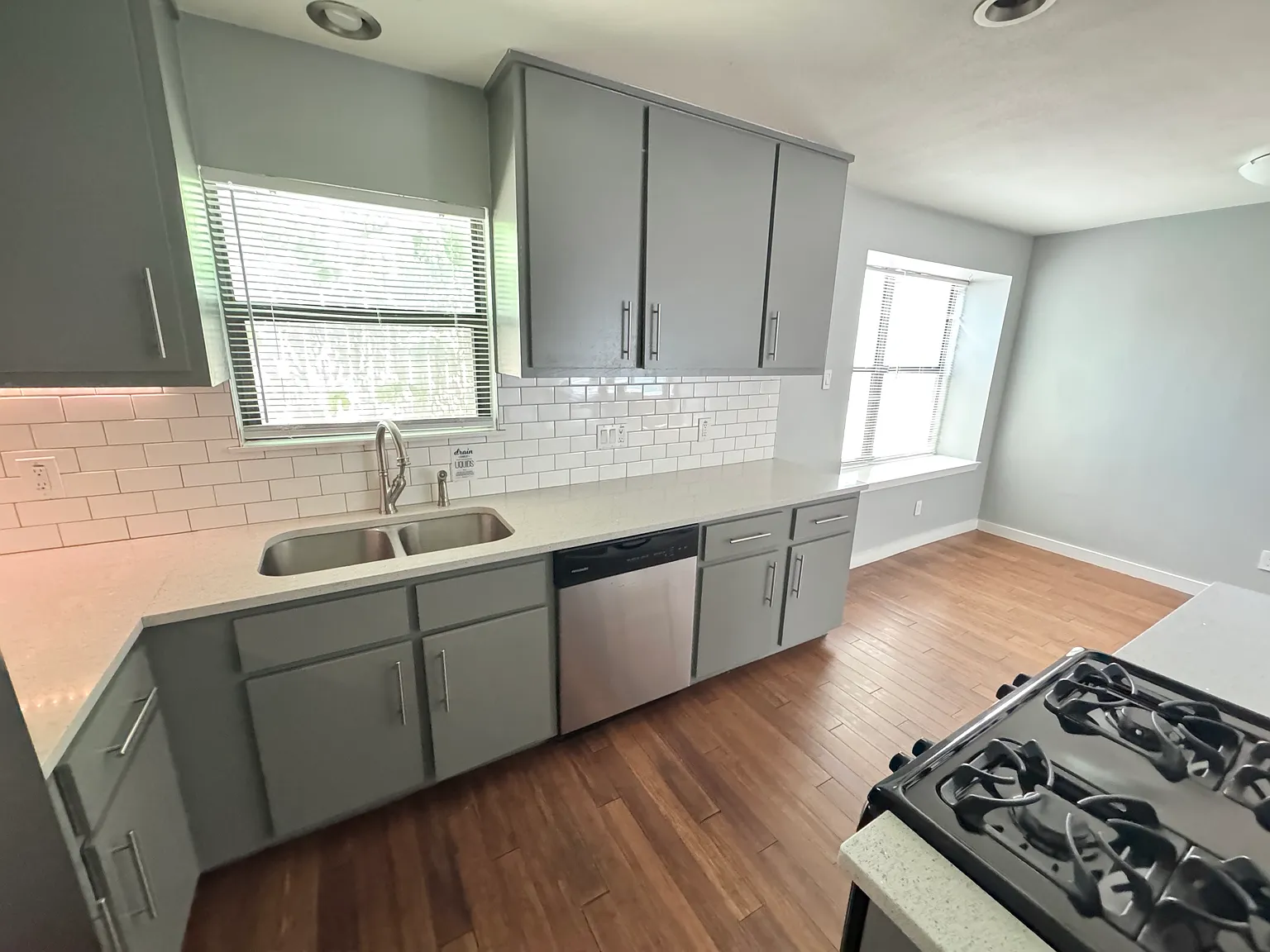 504 Clover Ct — Photo 4