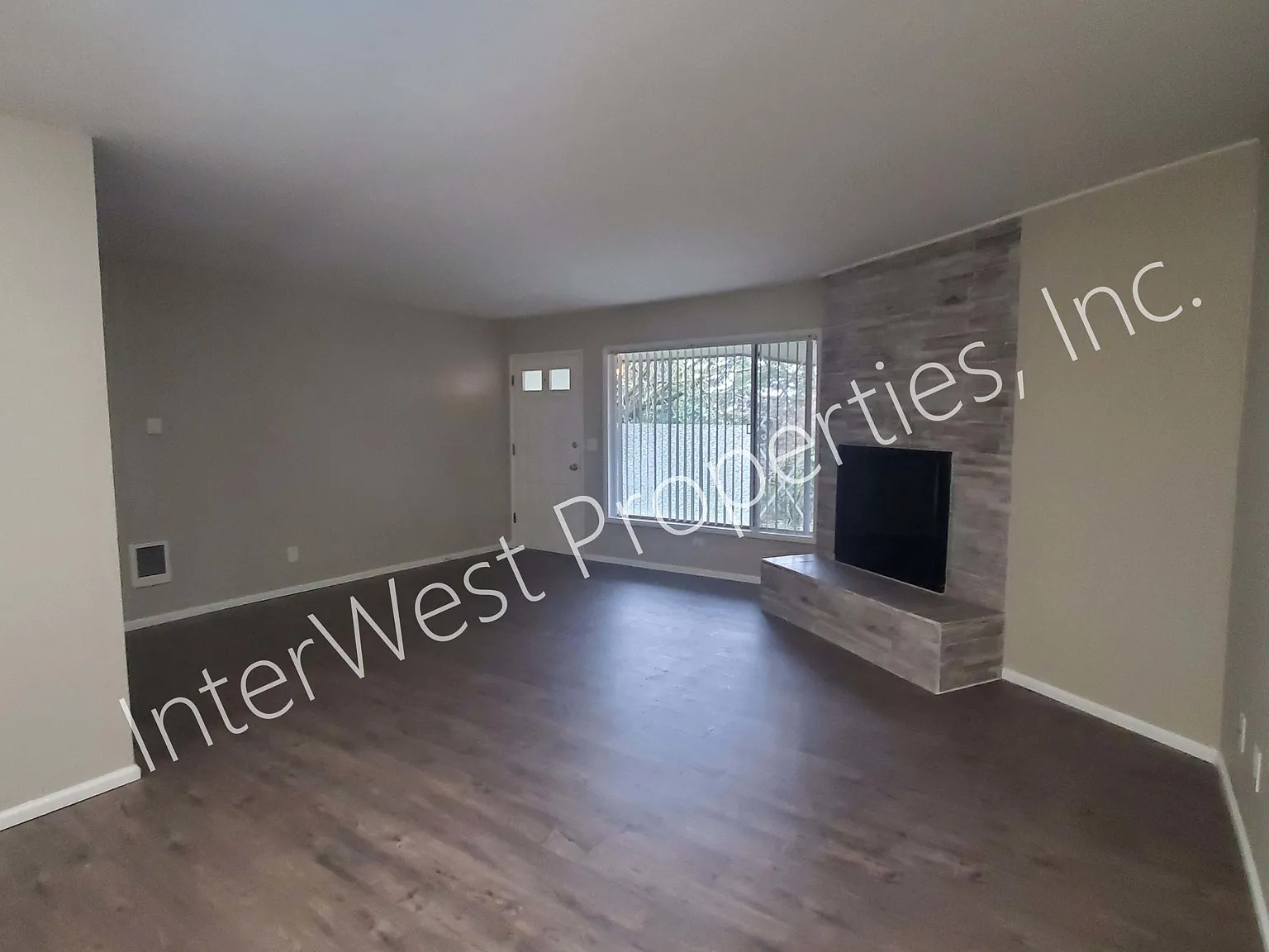 2 bed, 857 sqft, $1,695 — Photo 2