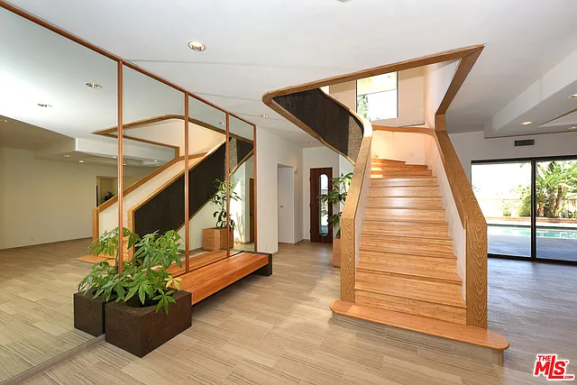 5 bed, 4.5 bath, 4682 sqft, $15,000 — Photo 4
