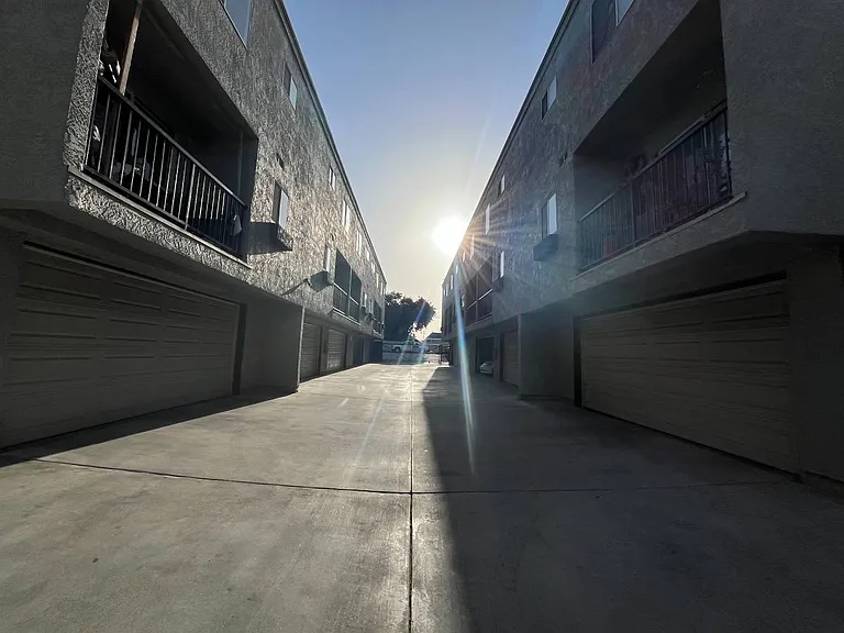 15520 Parthenia St #20 — Photo 5