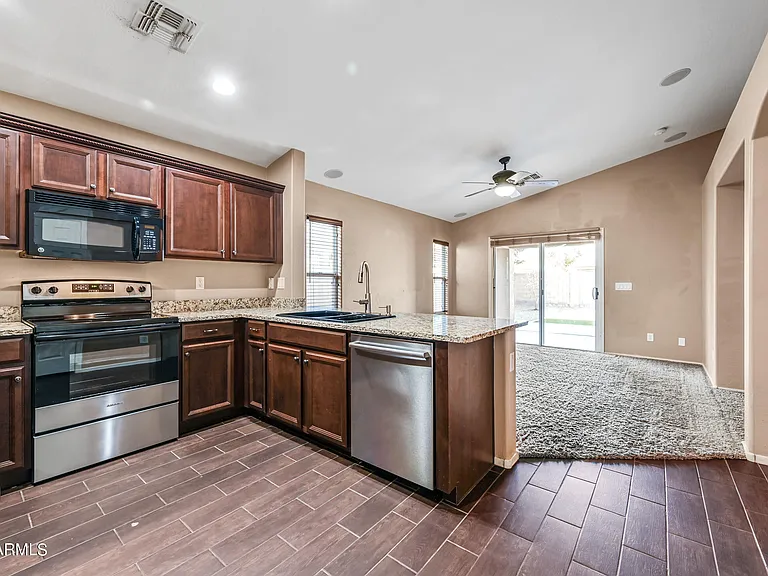41284 W Cahill Dr — Photo 4