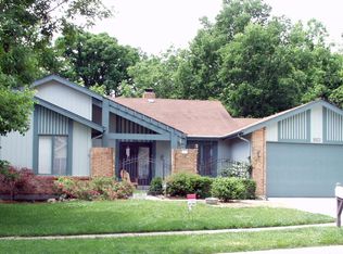 1933 Pine Run Dr, Chesterfield, MO 63017