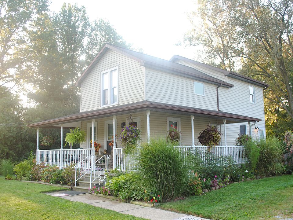 1/2 acre 1 block from gym 
