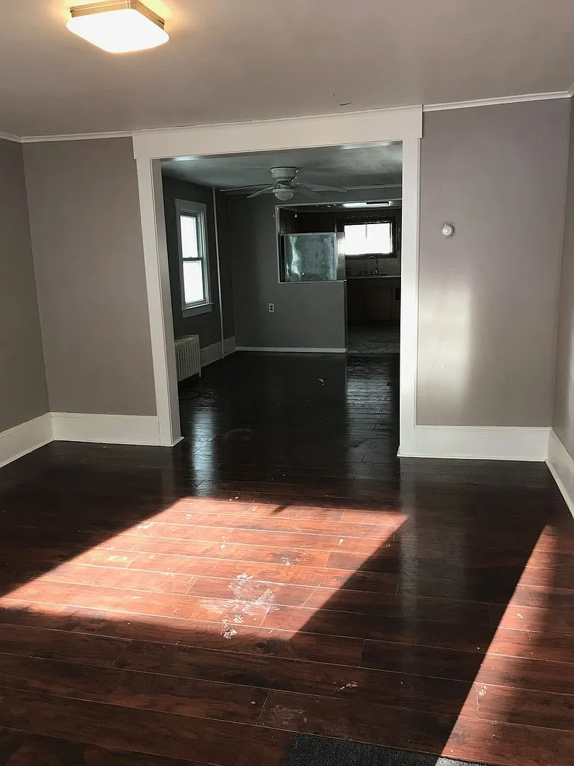 3 bedroom 1 bathroom — Photo 2