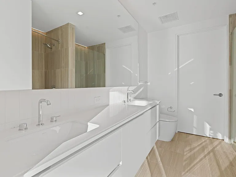 313 W 17th St #1505 — Photo 15