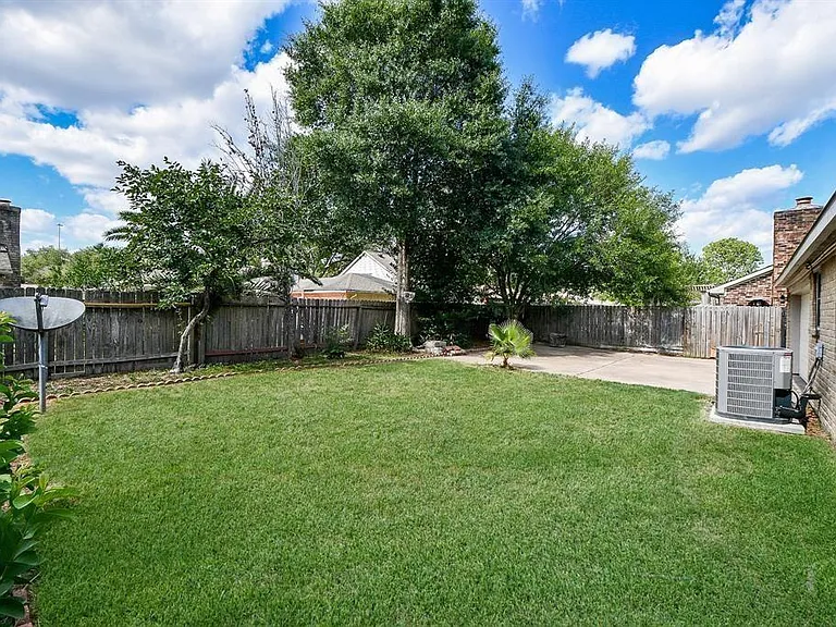 22118 Fincastle Dr — Photo 37
