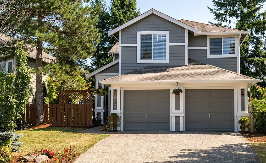 4 bed, 2.5 bath, 2010 sqft, $4,300 — Photo 1