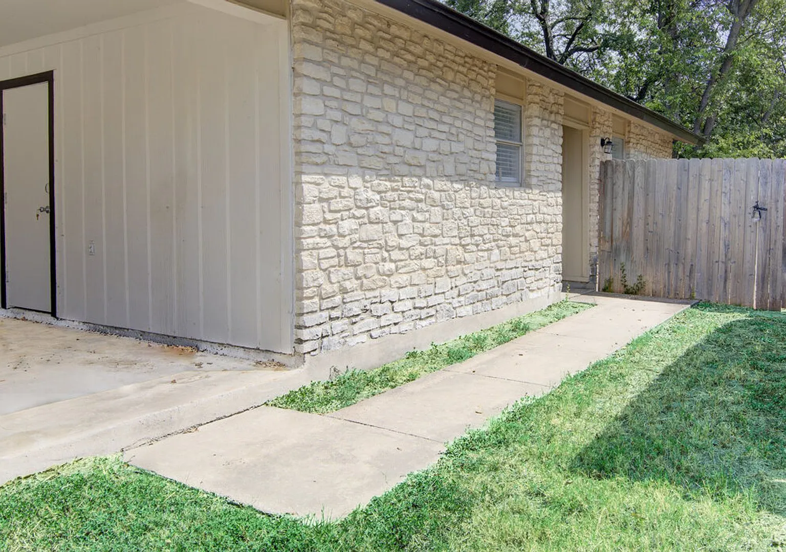 805 Sirocco Dr — Photo 3