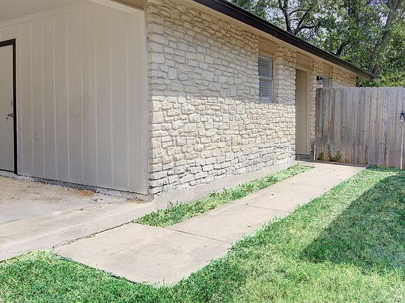 3rd image of 805 Sirocco Dr